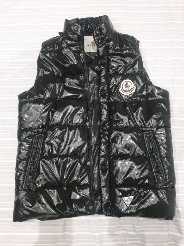 moncler size medium
